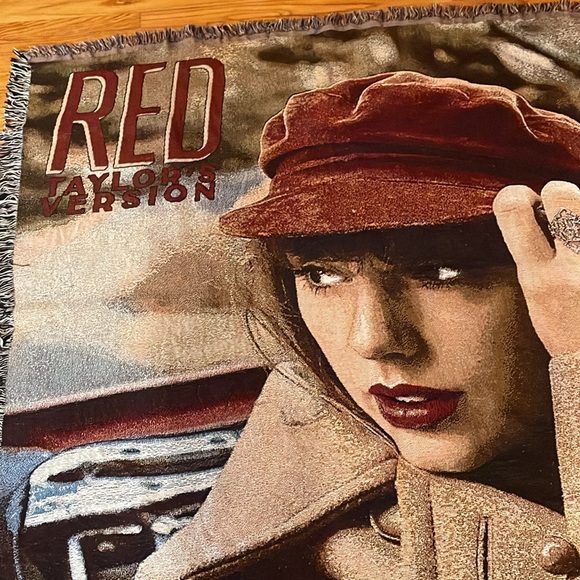 SOLD! Don’t buy. NIB Taylor Swift Red (Taylor’s Version) Blanket - Picture 3 of 6